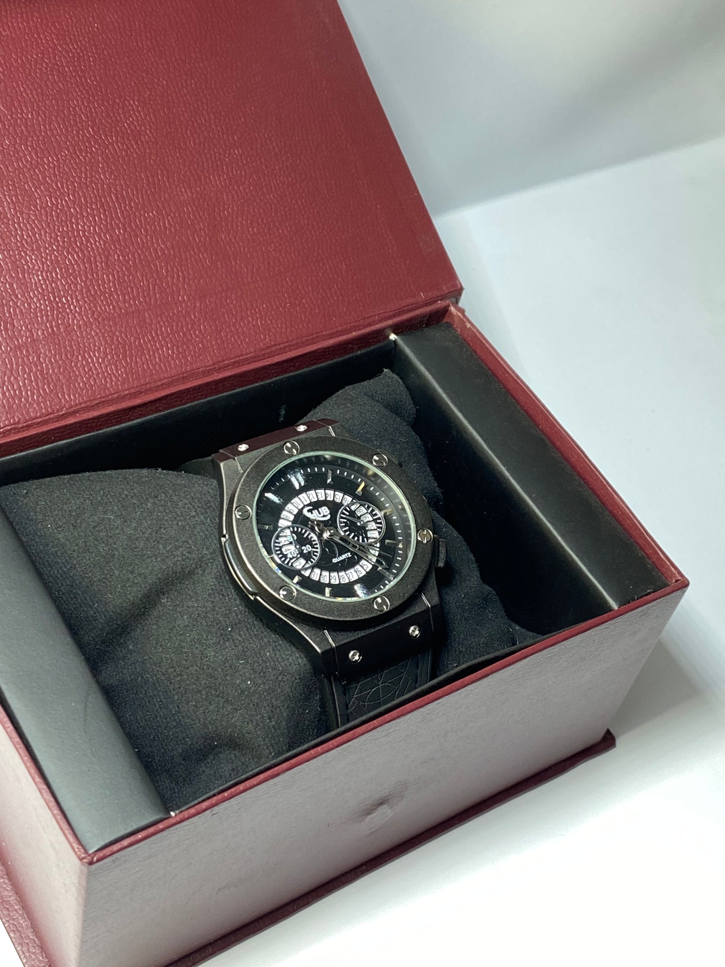 Luxury Black Quartz Analog Watch for Men – Stylish Leather Strap